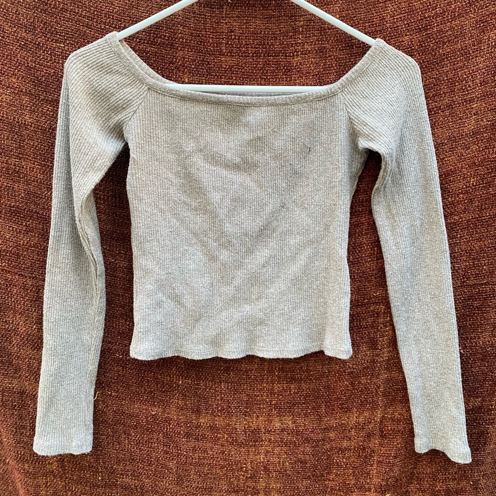Beige off the shoulder body-tight shirt by Zara